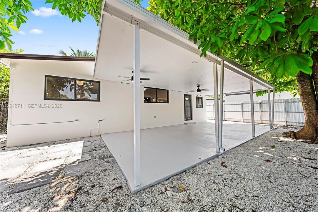 Activo con contrato: $785,000 (4 camas, 2 baños, 1556 Pies cuadrados)