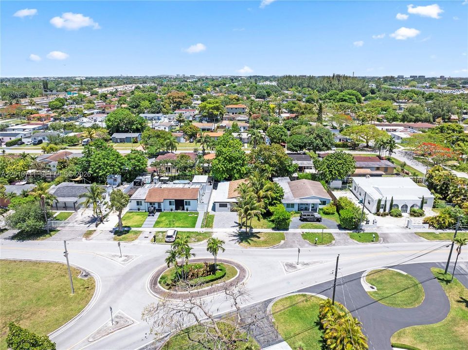 Activo con contrato: $785,000 (4 camas, 2 baños, 1556 Pies cuadrados)