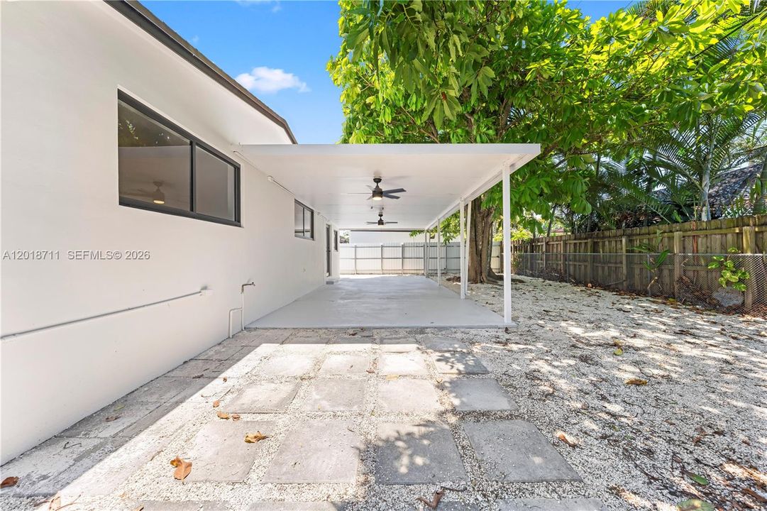 Activo con contrato: $785,000 (4 camas, 2 baños, 1556 Pies cuadrados)