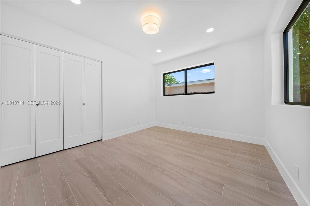 Activo con contrato: $785,000 (4 camas, 2 baños, 1556 Pies cuadrados)