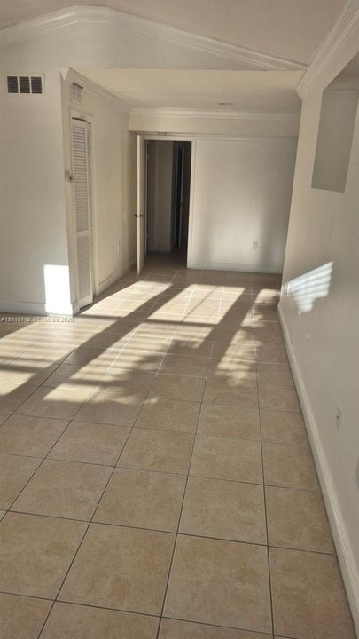 For Rent: $1,825 (1 beds, 1 baths, 747 Square Feet)