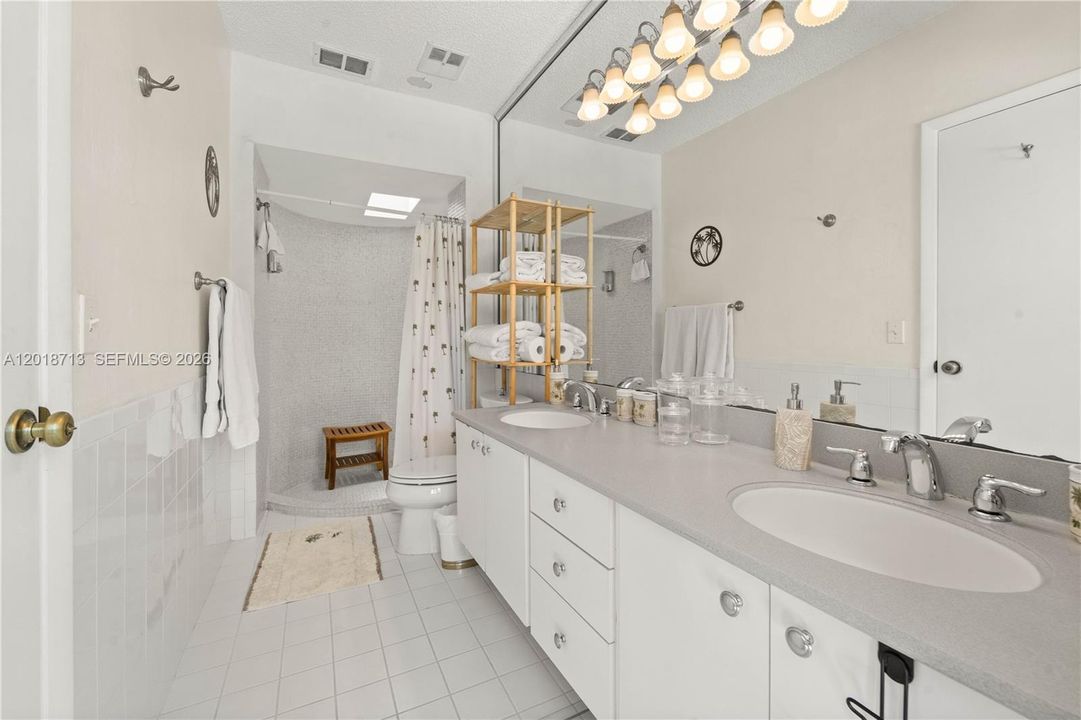 For Rent: $6,000 (4 beds, 2 baths, 2344 Square Feet)