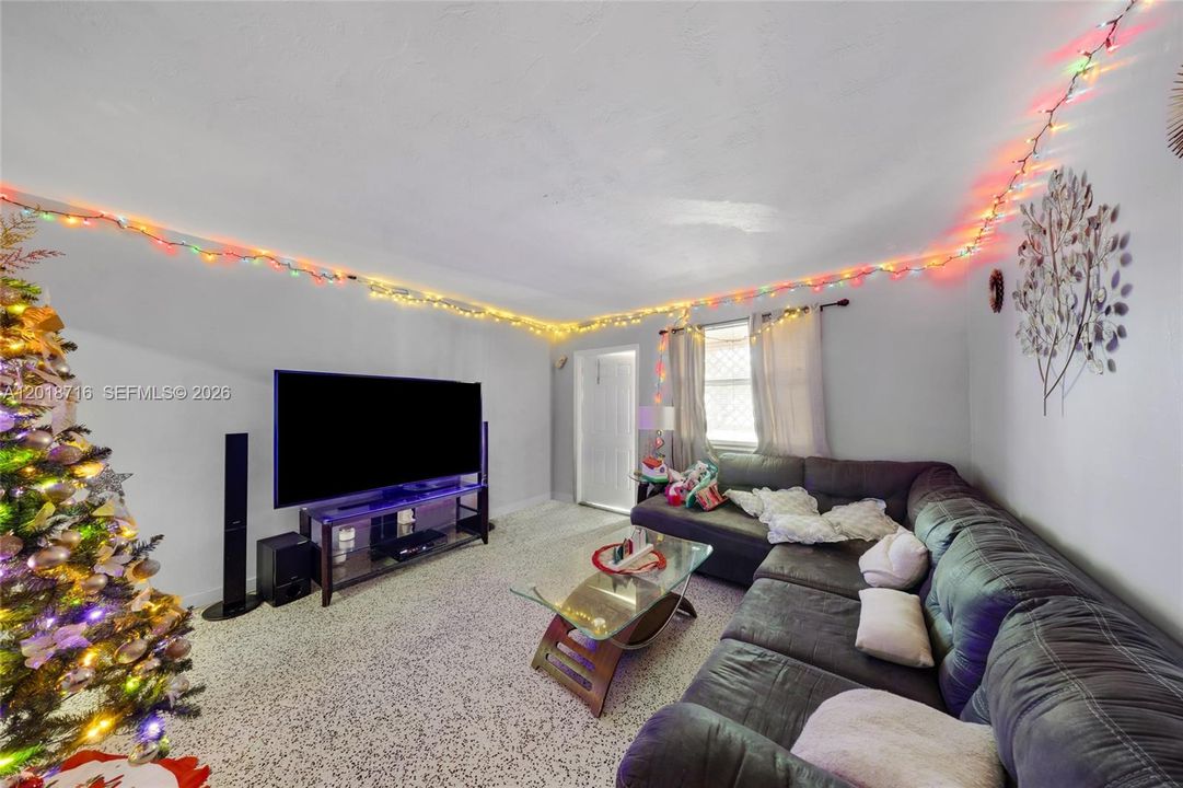 待售: $950,000 (0 贝兹, 0 浴室, 2409 平方英尺)