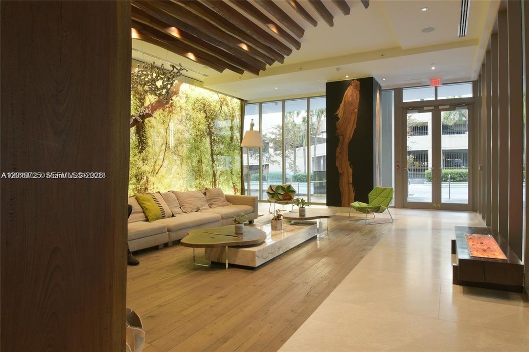 For Sale: $650,000 (1 beds, 1 baths, 759 Square Feet)