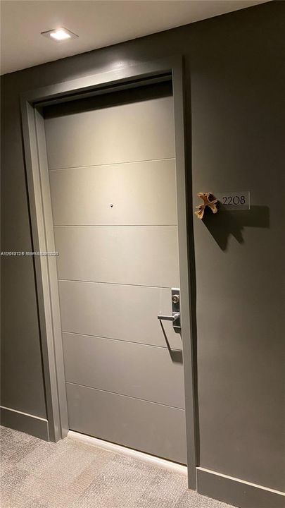 For Sale: $650,000 (1 beds, 1 baths, 759 Square Feet)