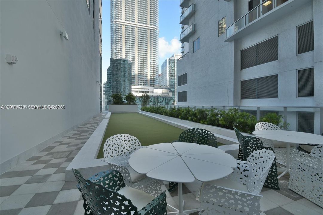 For Sale: $650,000 (1 beds, 1 baths, 759 Square Feet)