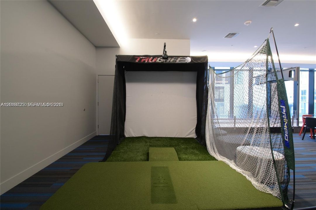 For Sale: $650,000 (1 beds, 1 baths, 759 Square Feet)