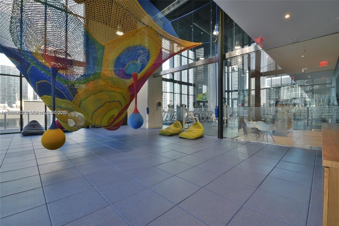 For Sale: $650,000 (1 beds, 1 baths, 759 Square Feet)