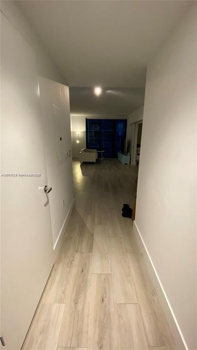For Sale: $650,000 (1 beds, 1 baths, 759 Square Feet)