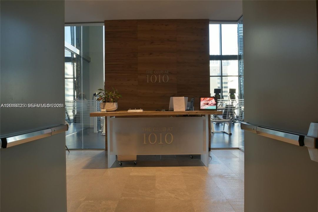For Sale: $650,000 (1 beds, 1 baths, 759 Square Feet)