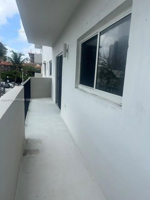 For Sale: $365,000 (2 beds, 2 baths, 871 Square Feet)