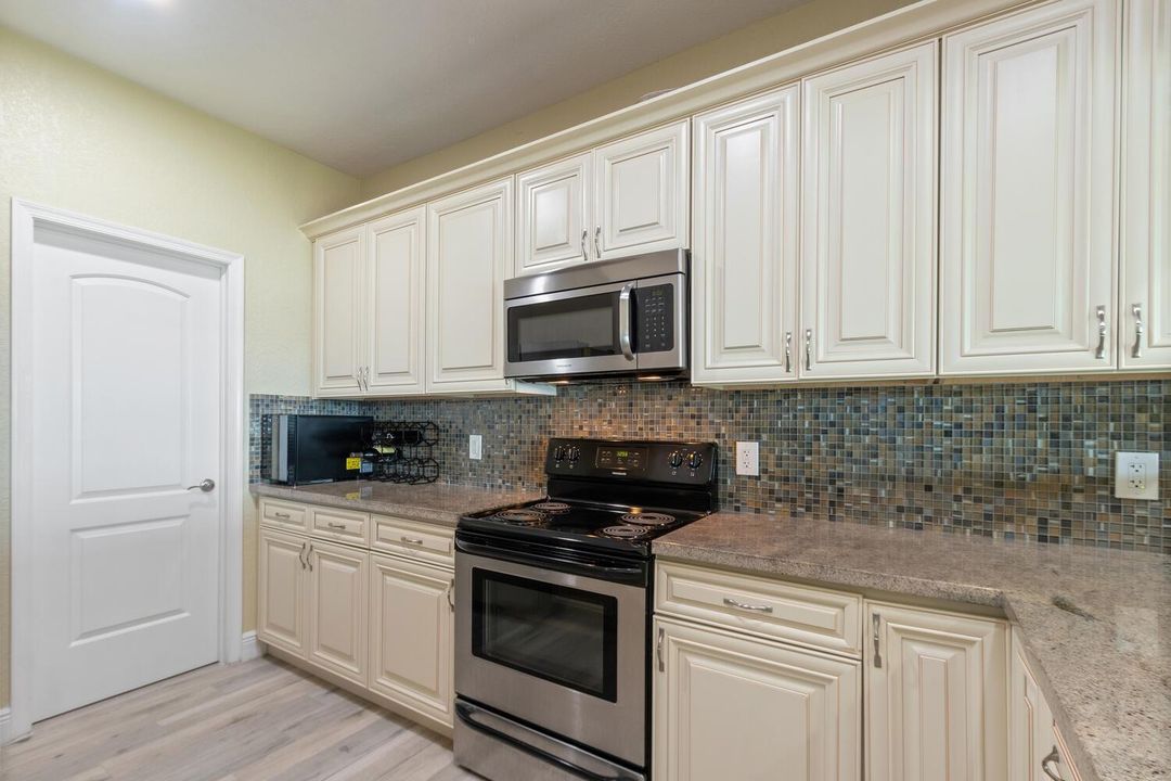 316 N Lake Dr Lantana FL 33462-large-008