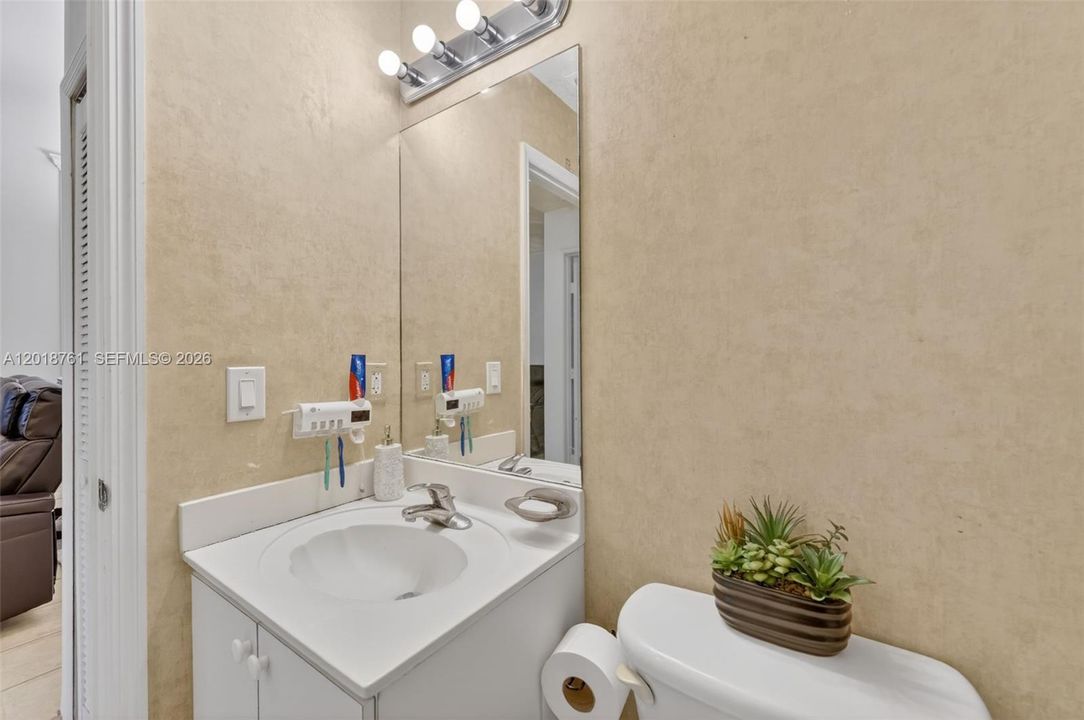 En Venta: $200,000 (2 camas, 2 baños, 815 Pies cuadrados)