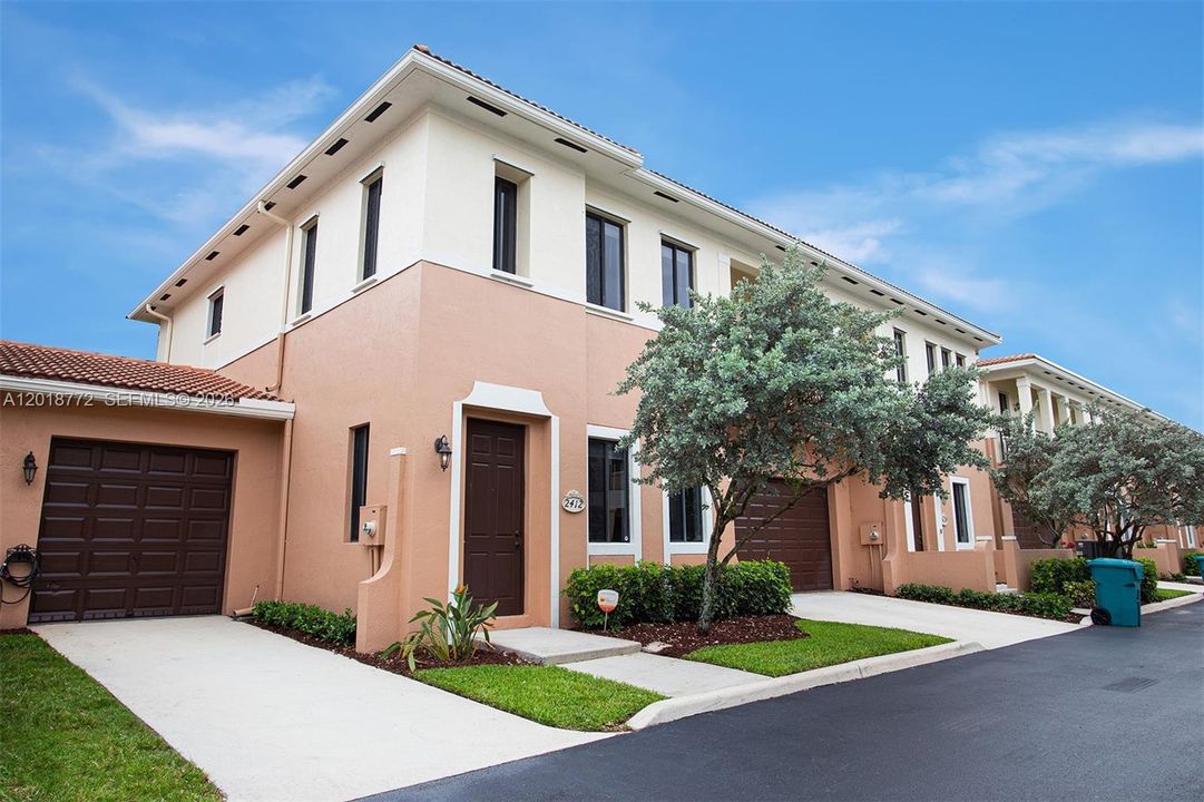 For Rent: $2,500 (2 beds, 2 baths, 1551 Square Feet)