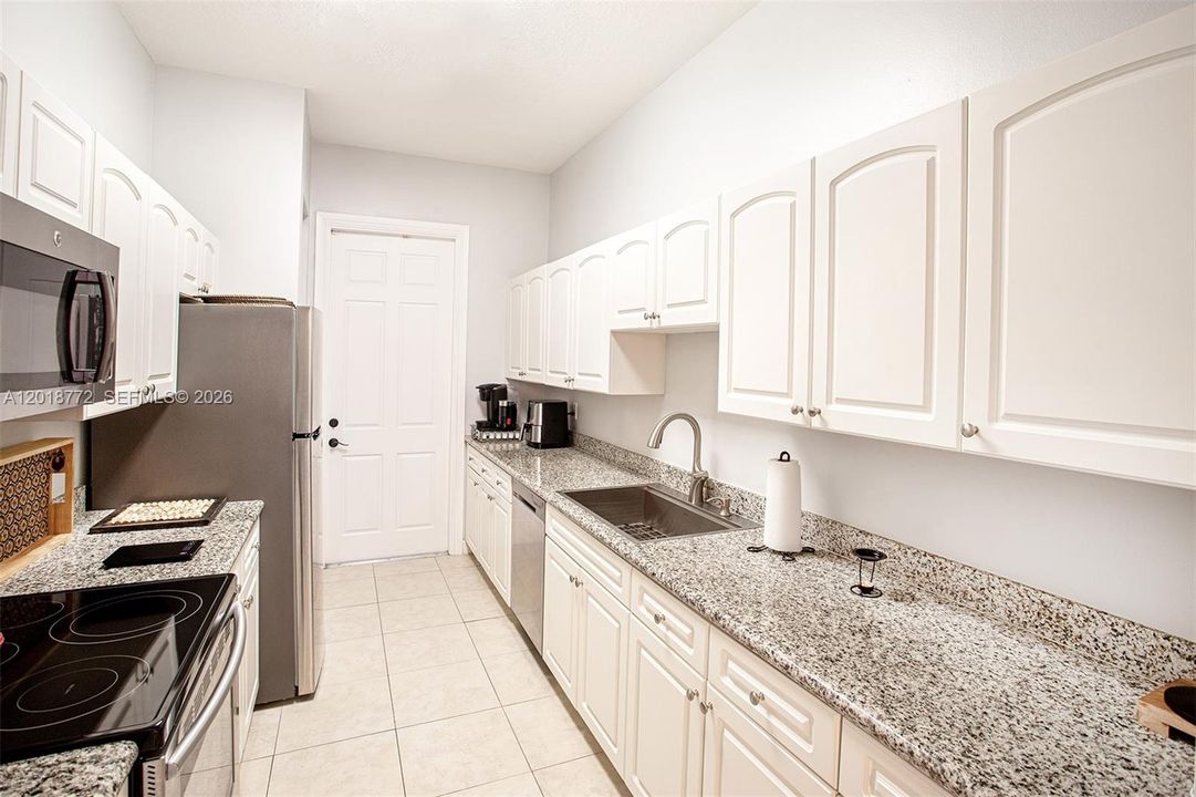 For Rent: $2,500 (2 beds, 2 baths, 1551 Square Feet)