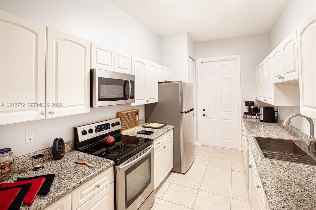 For Rent: $2,500 (2 beds, 2 baths, 1551 Square Feet)