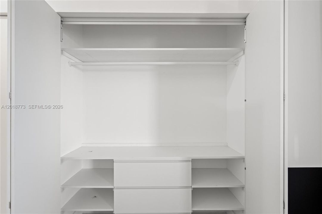 В аренду: $12,000 (2 спален, 3 ванн, 1306 Квадратных фут)