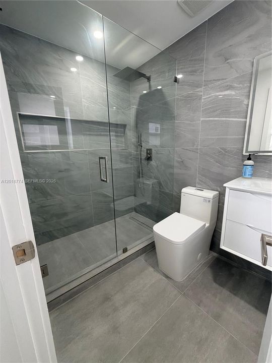 На продажу: $400,000 (2 спален, 2 ванн, 1034 Квадратных фут)