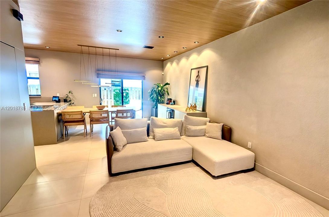 For Sale: $735,000 (3 beds, 2 baths, 1378 Square Feet)