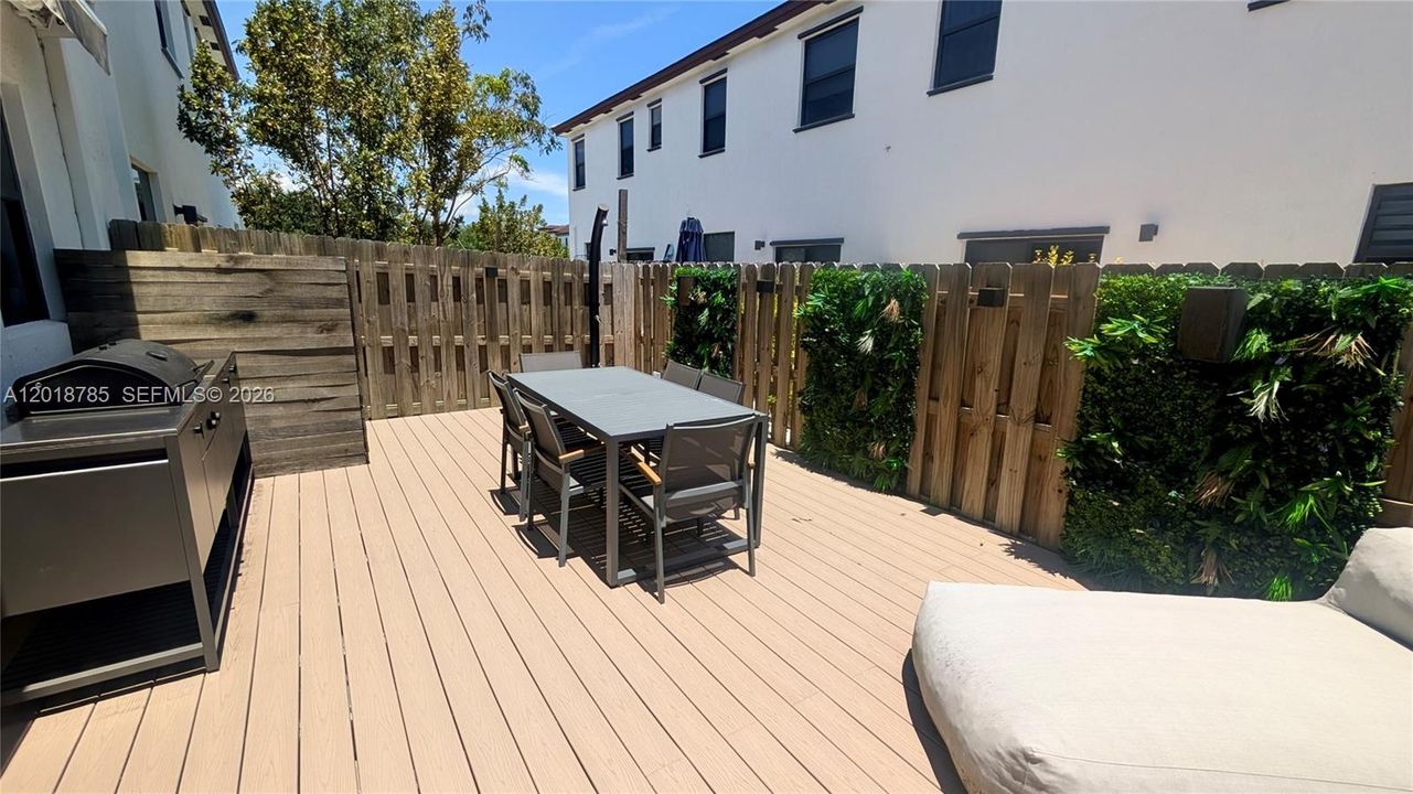For Sale: $735,000 (3 beds, 2 baths, 1378 Square Feet)