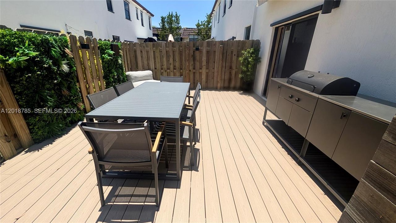 For Sale: $735,000 (3 beds, 2 baths, 1378 Square Feet)