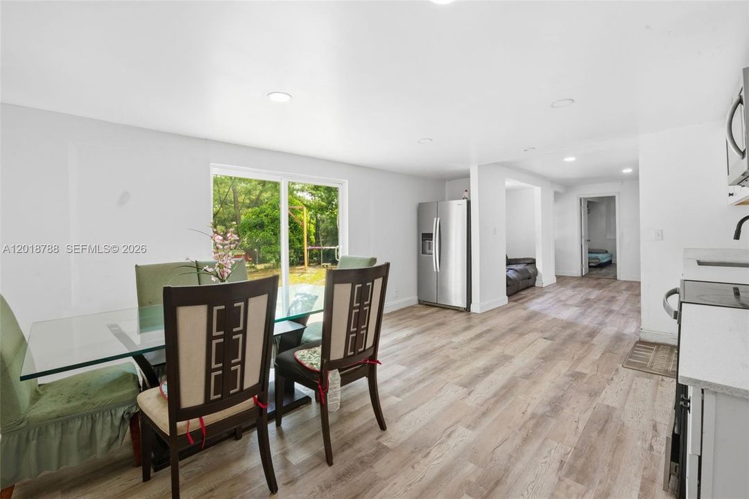 На продажу: $579,000 (4 спален, 2 ванн, 1172 Квадратных фут)
