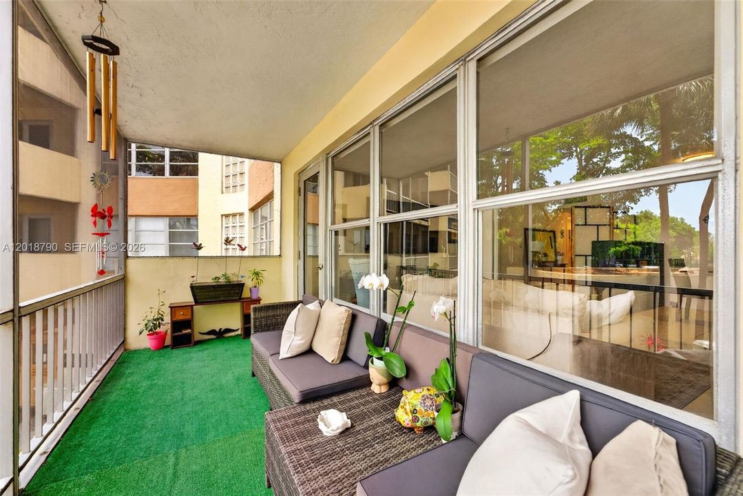 For Sale: $155,000 (1 beds, 1 baths, 900 Square Feet)