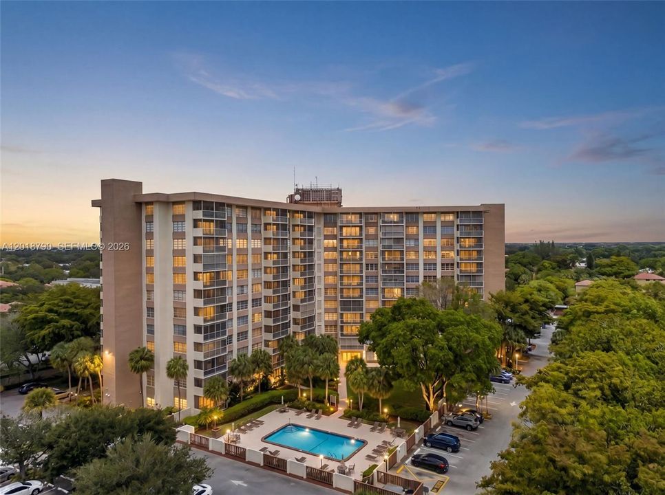 For Sale: $155,000 (1 beds, 1 baths, 900 Square Feet)