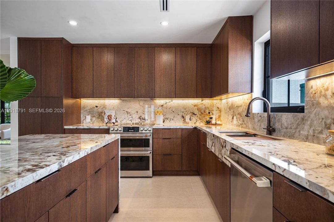 For Sale: $2,900,000 (3 beds, 4 baths, 2163 Square Feet)