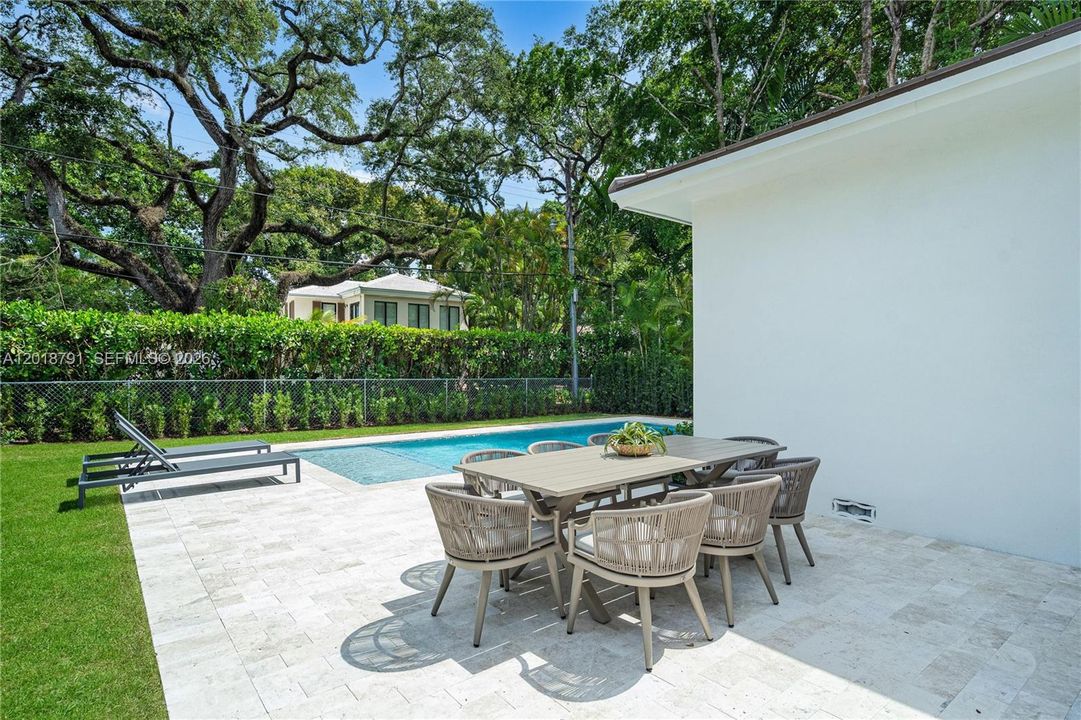 For Sale: $2,900,000 (3 beds, 4 baths, 2163 Square Feet)