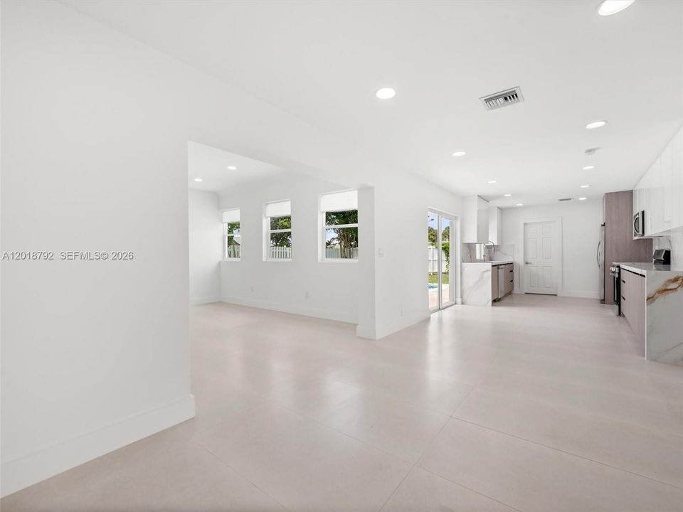 待售: $1,250,000 (4 贝兹, 3 浴室, 2091 平方英尺)