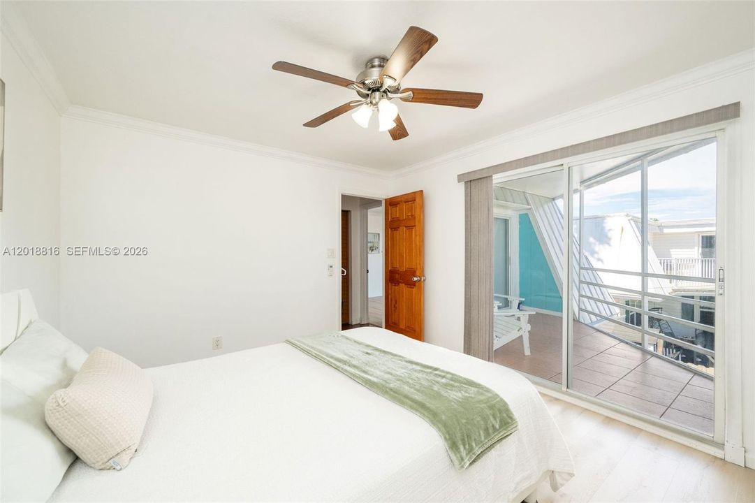 Recently Sold: $570,000 (2 beds, 2 baths, 1032 Square Feet)