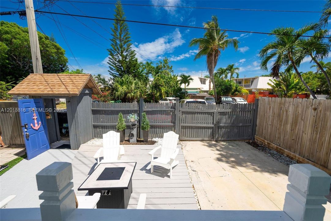 Recently Sold: $570,000 (2 beds, 2 baths, 1032 Square Feet)