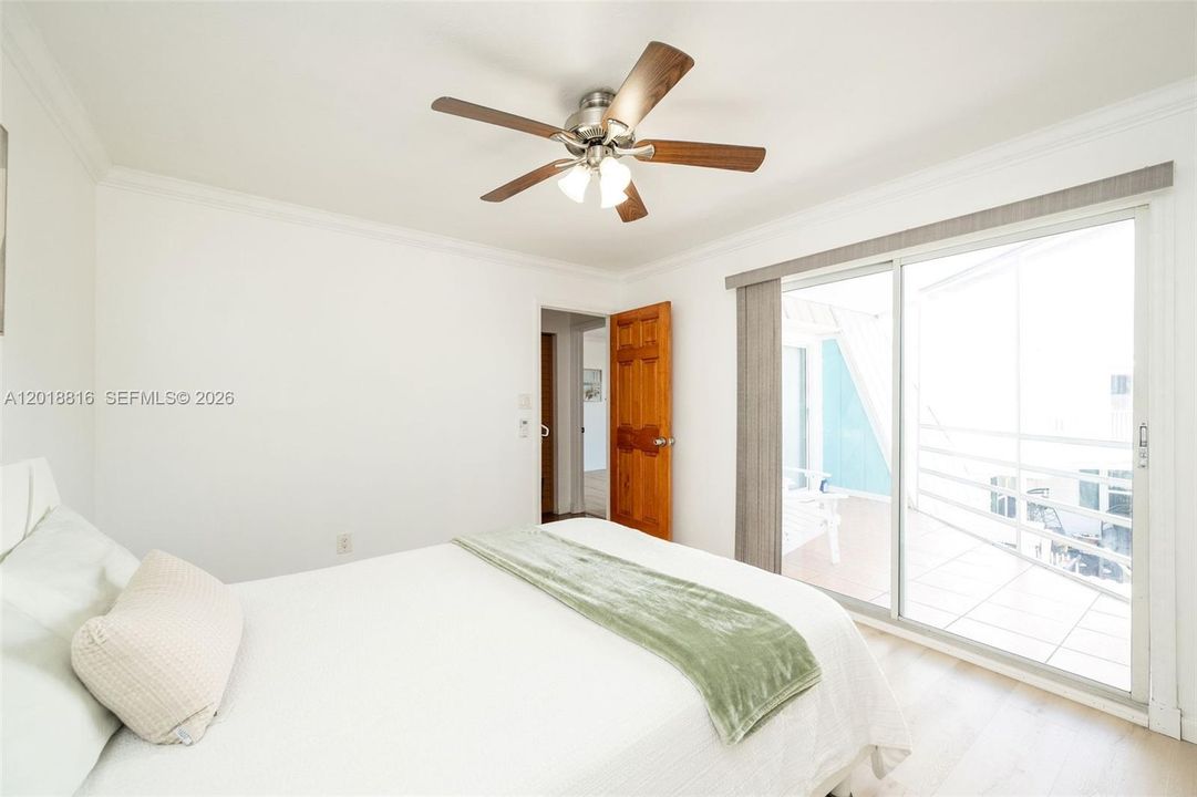 Recently Sold: $570,000 (2 beds, 2 baths, 1032 Square Feet)