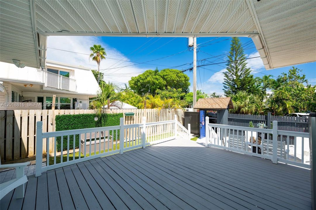 Recently Sold: $570,000 (2 beds, 2 baths, 1032 Square Feet)