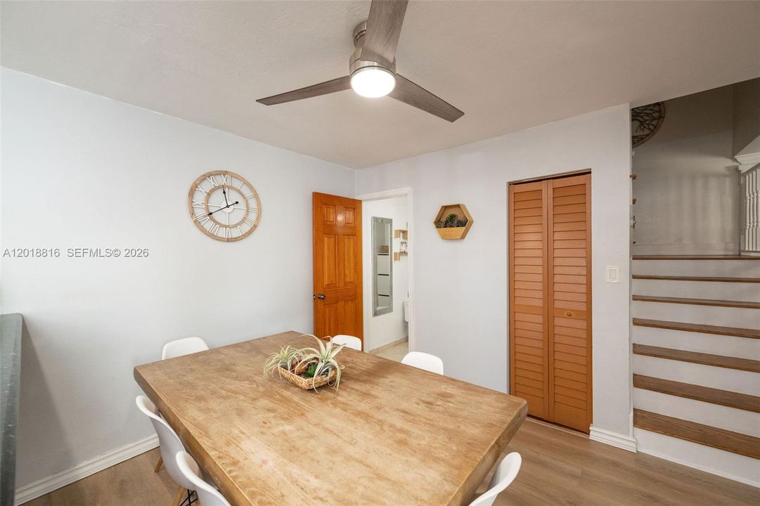 Recently Sold: $570,000 (2 beds, 2 baths, 1032 Square Feet)