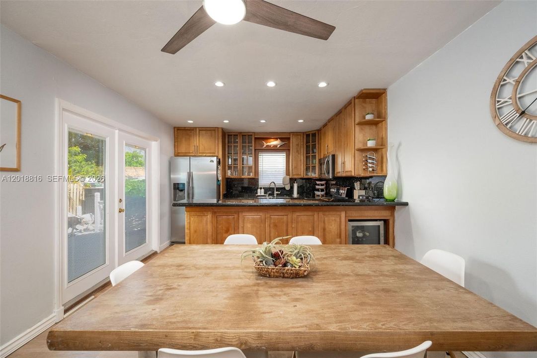 Recently Sold: $570,000 (2 beds, 2 baths, 1032 Square Feet)