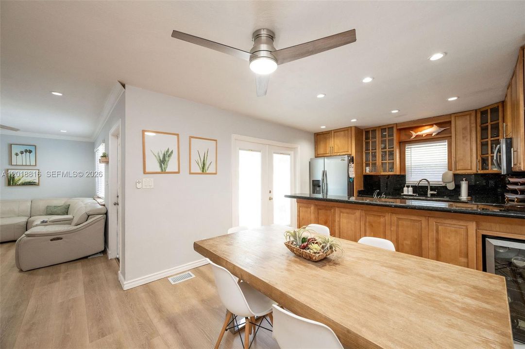 Recently Sold: $570,000 (2 beds, 2 baths, 1032 Square Feet)