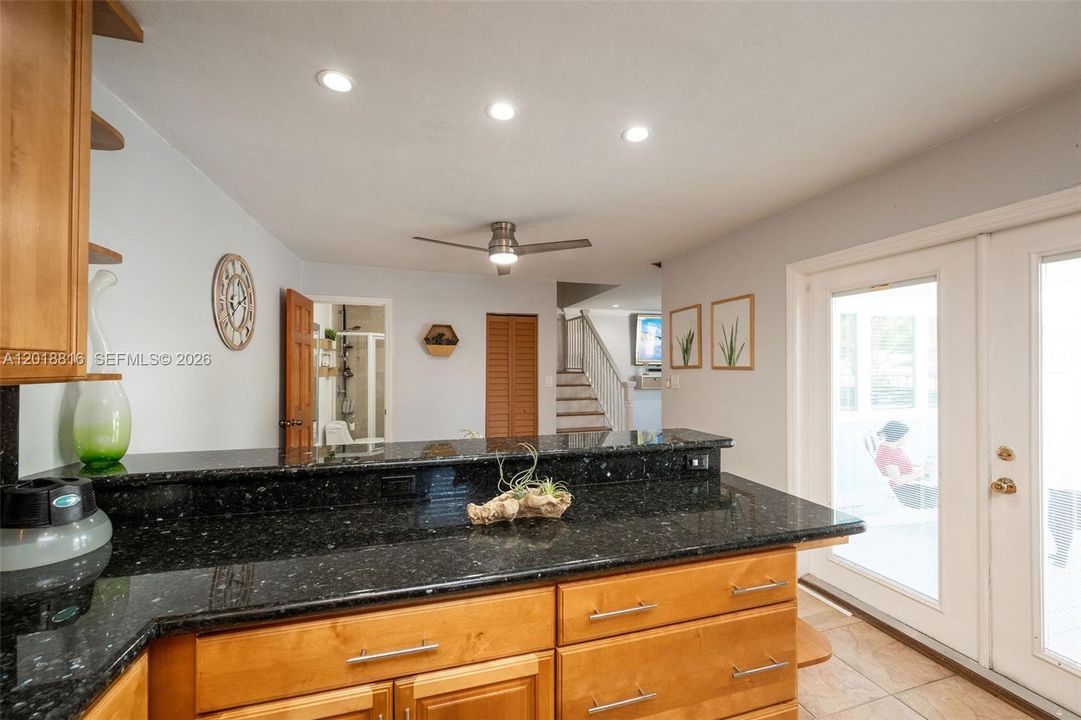 Recently Sold: $570,000 (2 beds, 2 baths, 1032 Square Feet)
