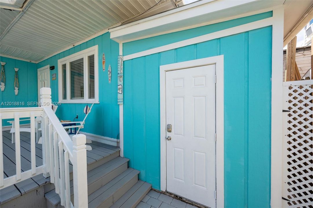 Recently Sold: $570,000 (2 beds, 2 baths, 1032 Square Feet)