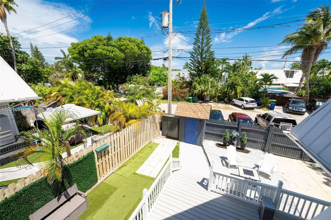 Recently Sold: $570,000 (2 beds, 2 baths, 1032 Square Feet)