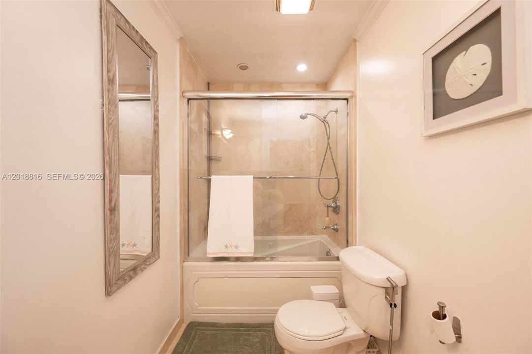 Recently Sold: $570,000 (2 beds, 2 baths, 1032 Square Feet)
