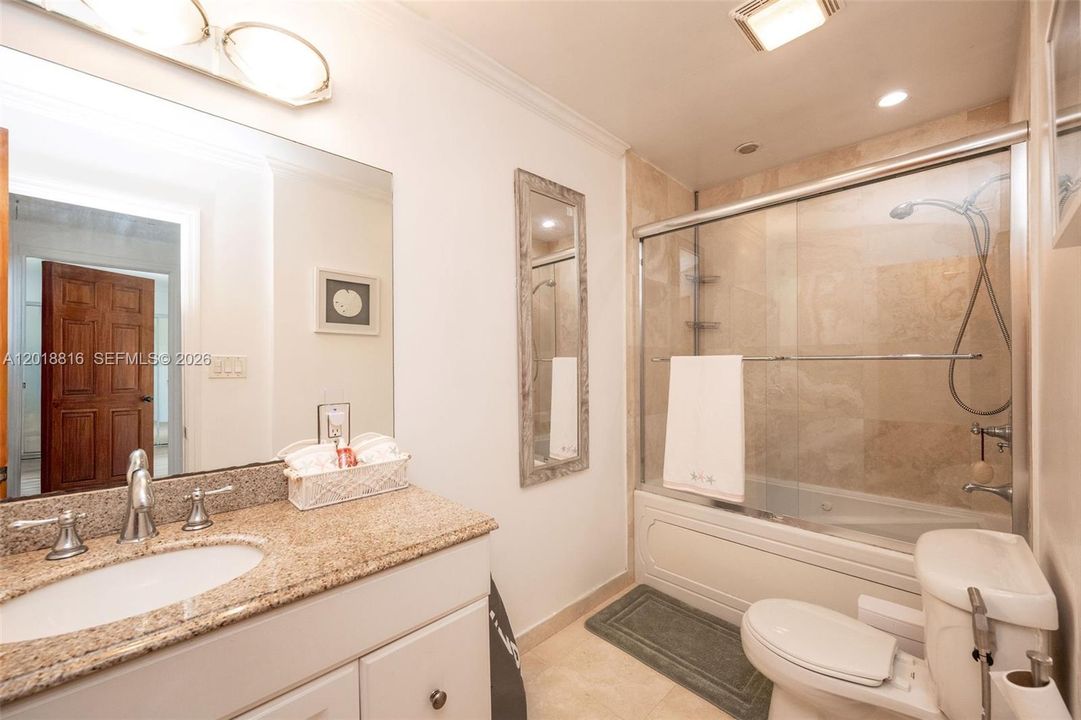 Recently Sold: $570,000 (2 beds, 2 baths, 1032 Square Feet)