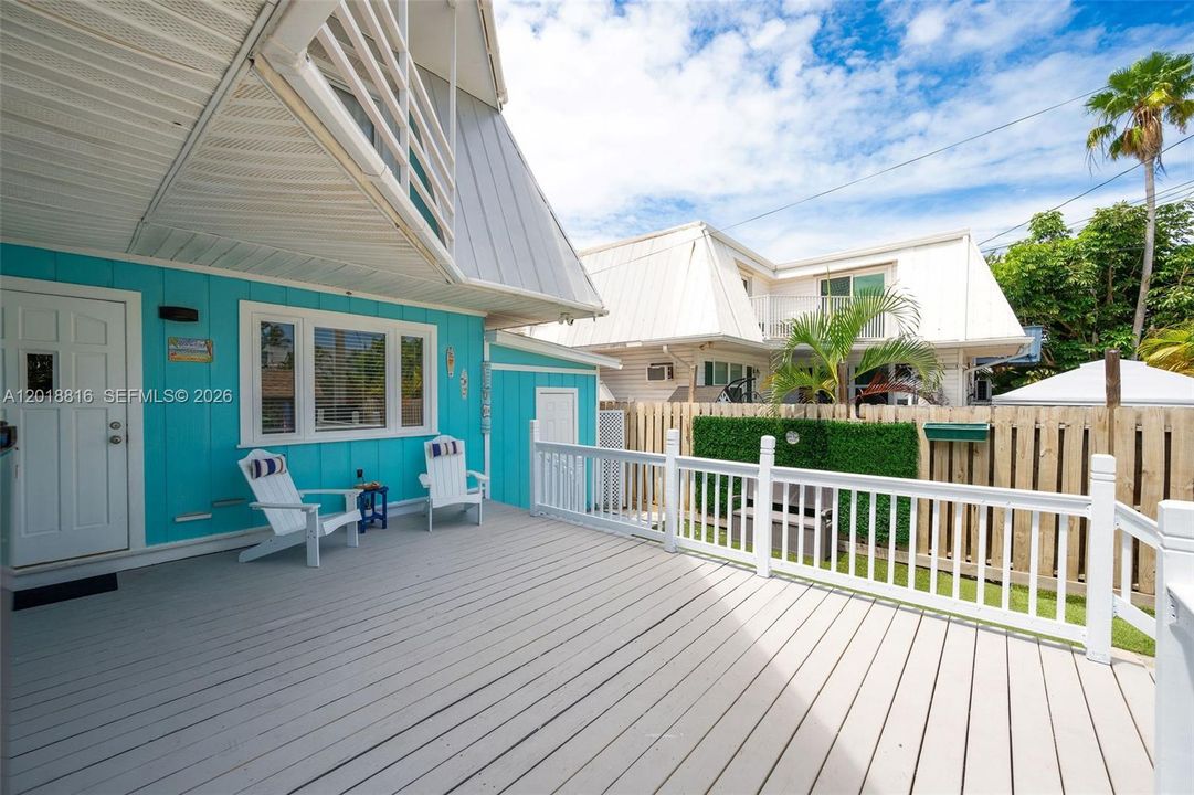Recently Sold: $570,000 (2 beds, 2 baths, 1032 Square Feet)