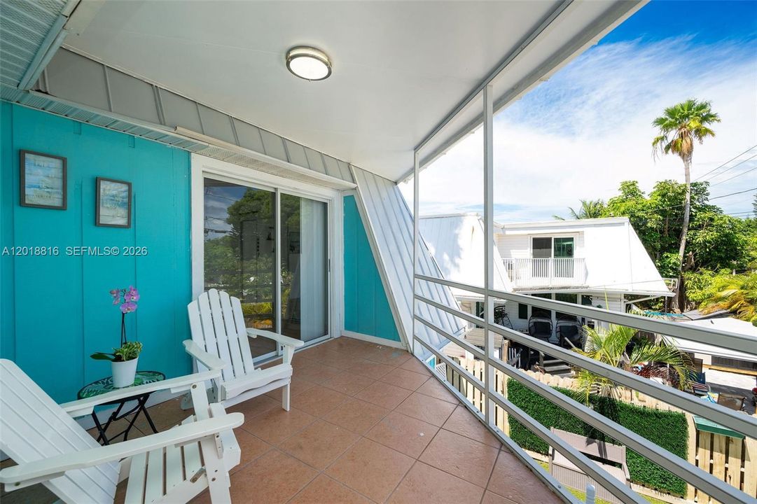 Recently Sold: $570,000 (2 beds, 2 baths, 1032 Square Feet)