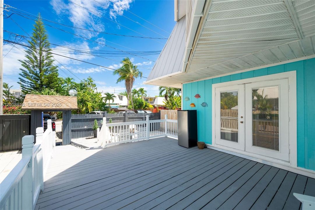 Recently Sold: $570,000 (2 beds, 2 baths, 1032 Square Feet)