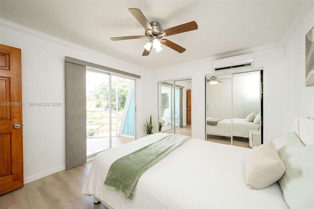 Recently Sold: $570,000 (2 beds, 2 baths, 1032 Square Feet)