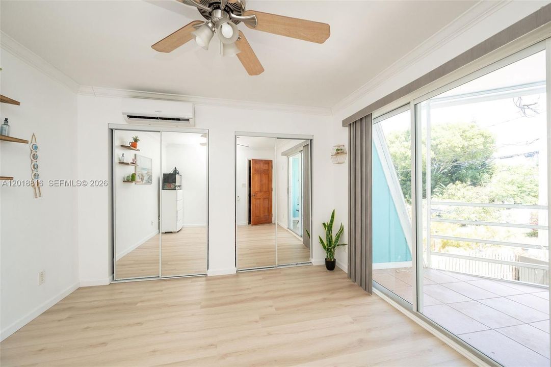 Recently Sold: $570,000 (2 beds, 2 baths, 1032 Square Feet)
