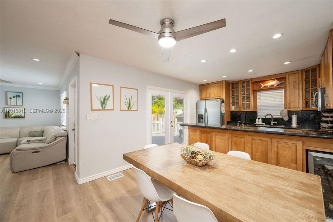 Recently Sold: $570,000 (2 beds, 2 baths, 1032 Square Feet)