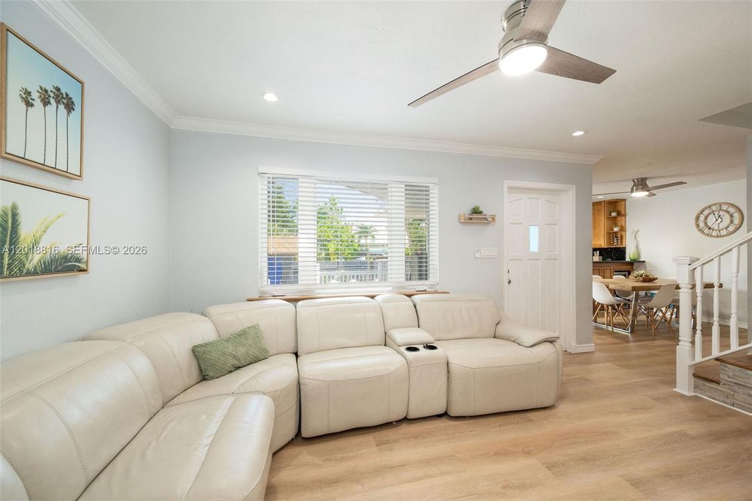 Recently Sold: $570,000 (2 beds, 2 baths, 1032 Square Feet)